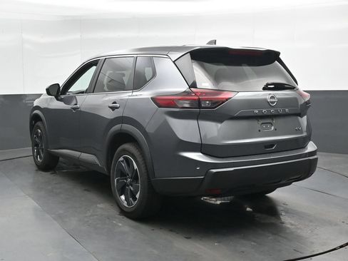 Used 2024 Nissan Rogue SV FWD image 11