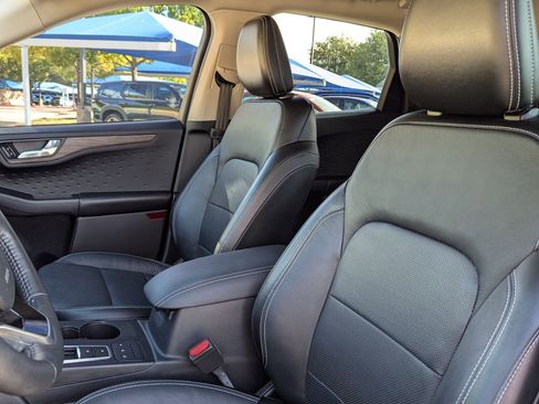 Used 2020 Ford Escape Titanium image 13