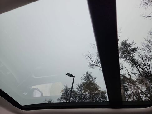 Used 2024 Land Rover Defender 110 S image 25