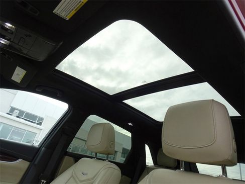 Used 2018 Cadillac XT5 Luxury w/ Driver Awareness Package image 12