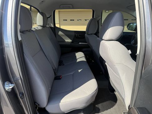 Used 2023 Toyota Tacoma SR5 AWD/4WD image 21