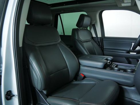 Used 2025 Ford Expedition Active AWD/4WD image 10