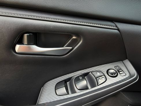 Used 2025 Nissan Sentra SV FWD image 18