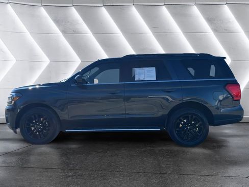 Used 2023 Ford Expedition XLT image 4