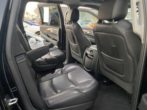 Used 2018 Cadillac Escalade Premium Luxury image 18