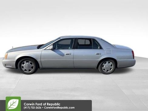 Used 2004 Cadillac De Ville w/ Equipment Group FWD image 2