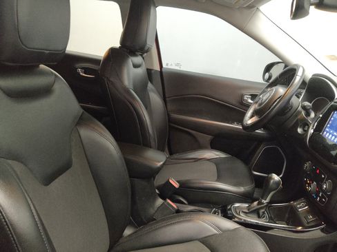 Used 2019 Jeep Compass Latitude FWD image 21