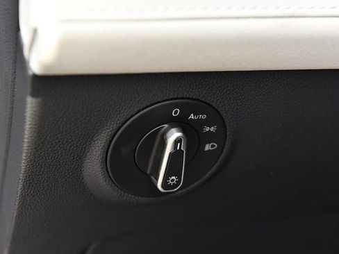 New 2026 Volkswagen Taos SE image 10