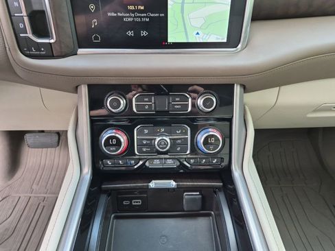 Used 2024 GMC Yukon XL Denali w/ Advanced Technology Package image 40