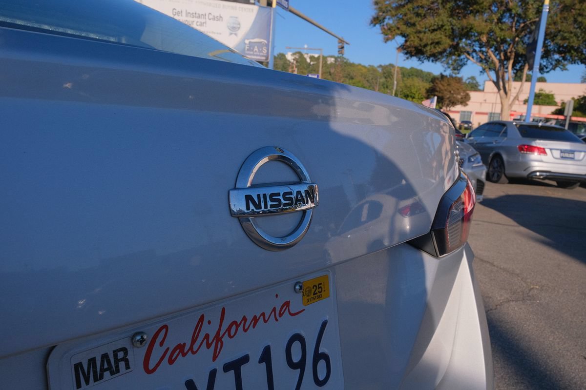 Used 2021 Nissan Versa SV FWD image 19