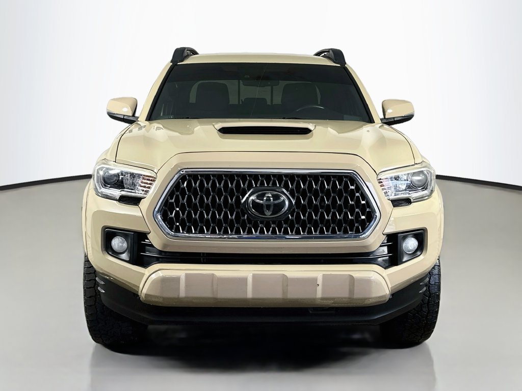 Used 2019 Toyota Tacoma TRD Sport RWD image 2