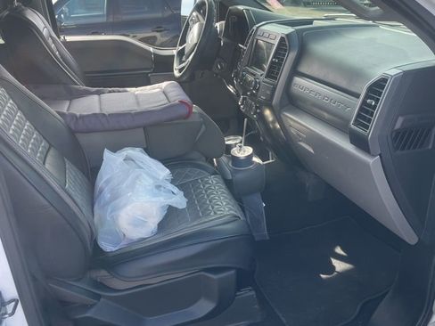 Used 2020 Ford F350 XLT image 3