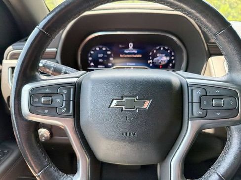 Used 2022 Chevrolet Tahoe Z71 w/ Luxury Package AWD/4WD image 17