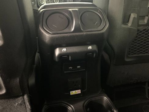 Used 2018 Jeep Wrangler Unlimited Rubicon w/ Cold Weather Group AWD/4WD image 31