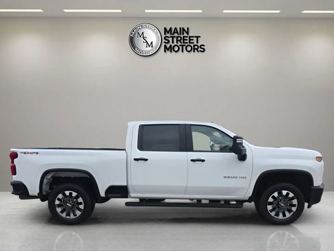 Used 2022 Chevrolet Silverado 2500 Custom w/ Custom Value Package image 6