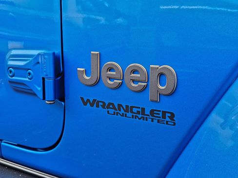 Used 2021 Jeep Wrangler Unlimited Rubicon w/ Xtreme Recon 35" Tire Package AWD/4WD image 28