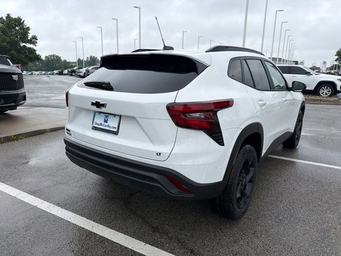 New 2026 Chevrolet Trax LT w/ Midnight Edition FWD image 3