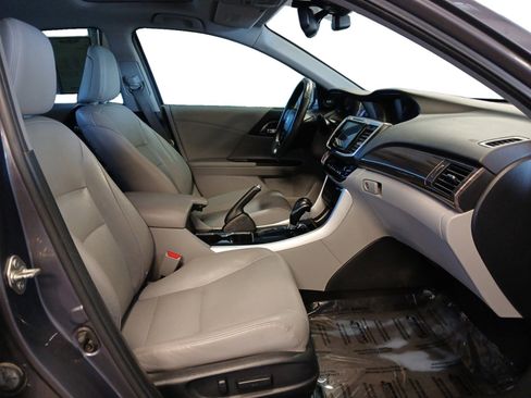 Used 2016 Honda Accord Touring image 15