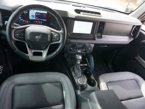 Used 2023 Ford Bronco Black Diamond w/ Sasquatch Package image 6