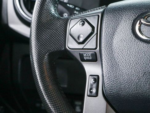 Used 2020 Toyota Tacoma TRD Sport AWD/4WD image 14