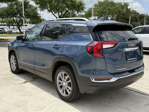 Used 2024 GMC Terrain SLT AWD/4WD image 7