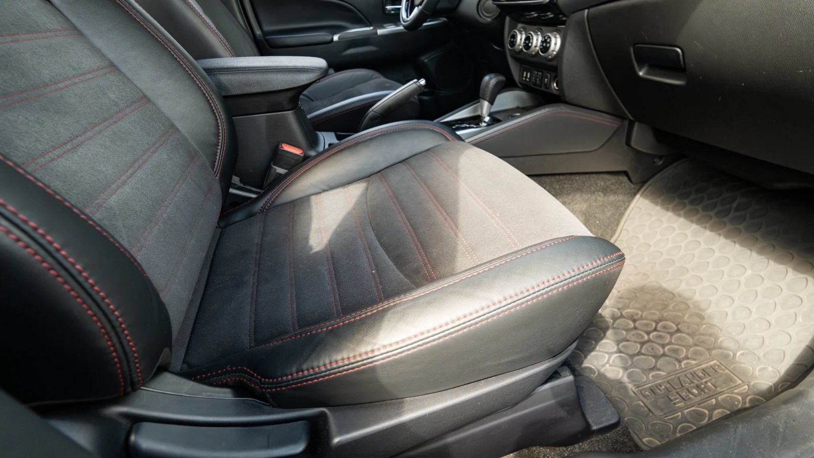Used 2023 Mitsubishi Outlander Sport SE AWD/4WD image 13