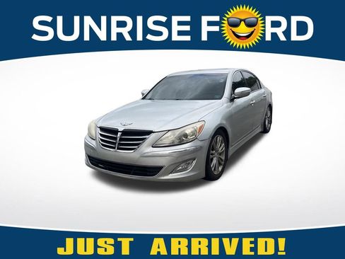 Used 2013 Hyundai Genesis 3.8 w/ Premium Pkg RWD image 1