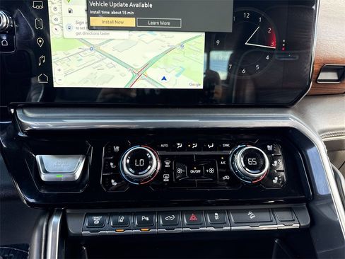 Used 2024 GMC Sierra 2500 Denali Ultimate image 17