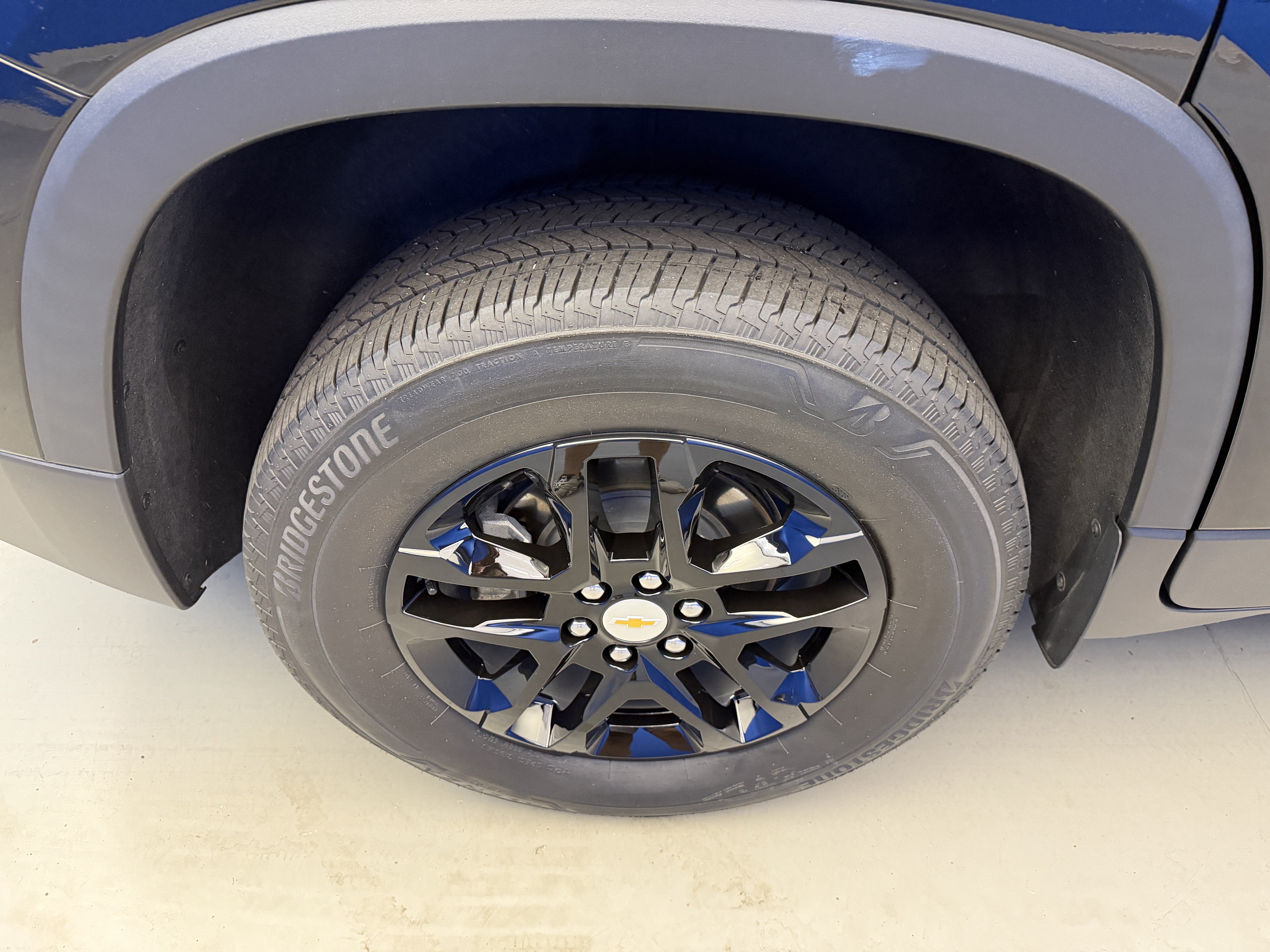 Used 2023 Chevrolet Traverse LS FWD image 8