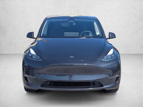 Used 2024 Tesla Model Y Long Range AWD/4WD image 2