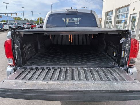 Used 2017 Toyota Tacoma SR5 AWD/4WD image 29