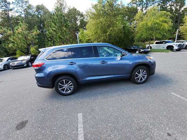 Used 2017 Toyota Highlander XLE w/ Carpet Mat Package FWD image 17