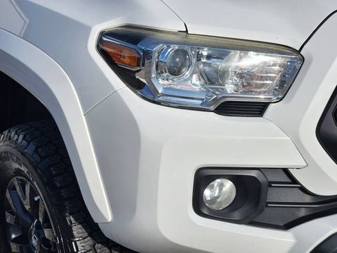 Used 2020 Toyota Tacoma SR5 w/ SR5 Appearance Package (SM) RWD image 9