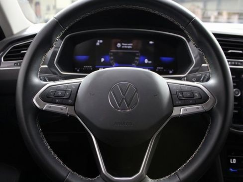 Used 2023 Volkswagen Tiguan SE image 19