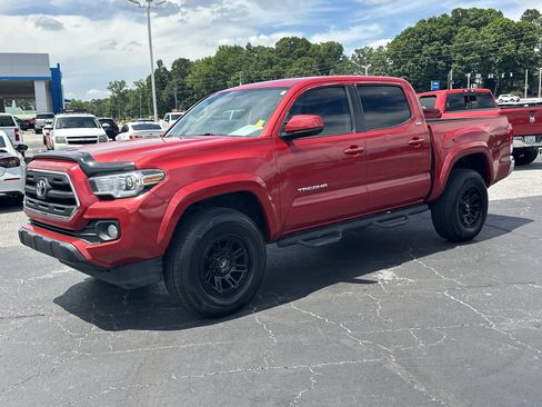 Used 2017 Toyota Tacoma SR5 w/ Tow Package RWD image 4