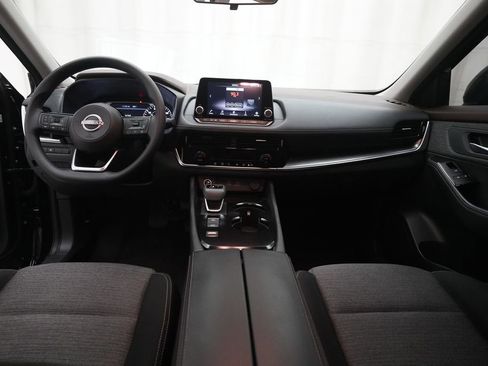 Used 2023 Nissan Rogue SV image 5