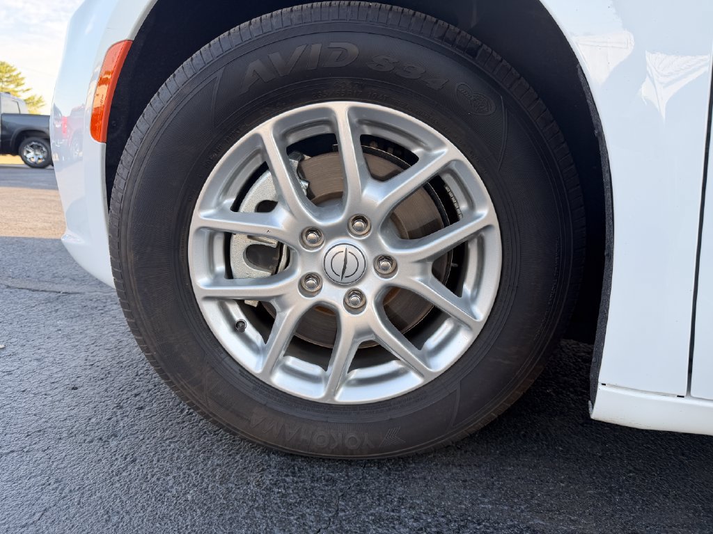 Used 2026 Chrysler Pacifica Select FWD image 38