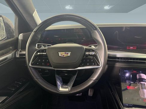 Used 2025 Cadillac Escalade ESV V AWD/4WD image 15