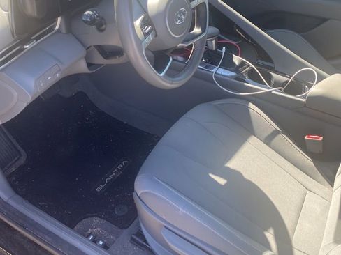 Used 2023 Hyundai Elantra SEL w/ Convenience Package image 7