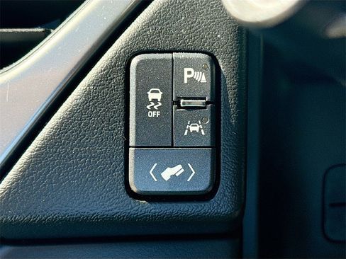 Used 2018 Chevrolet Suburban LT image 11