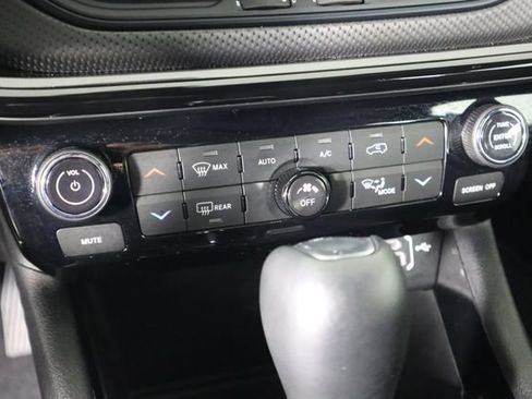 Used 2024 Jeep Compass Latitude w/ Convenience Group AWD/4WD image 52