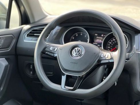Used 2020 Volkswagen Tiguan S image 29