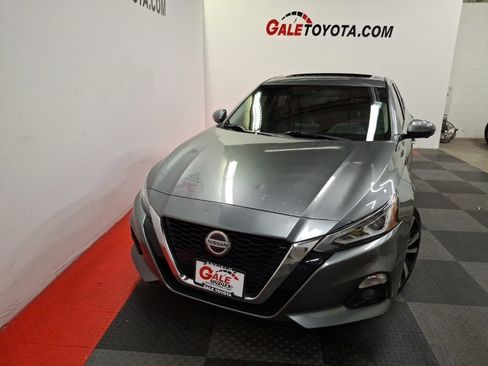 Used 2020 Nissan Altima 2.5 Platinum image 2