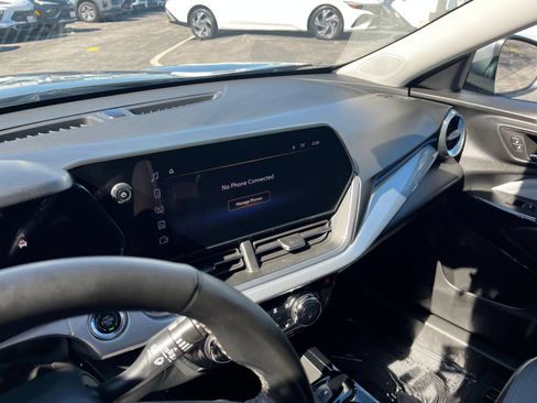 Used 2025 Chevrolet Trax LT w/ LT Convenience Package FWD image 17