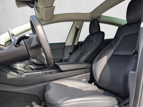Used 2023 Tesla Model 3 Standard Range image 11