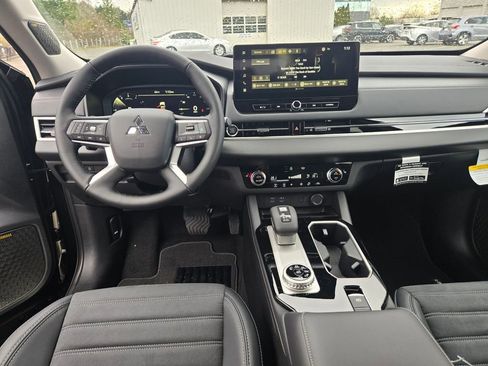 New 2026 Mitsubishi Outlander SE image 8