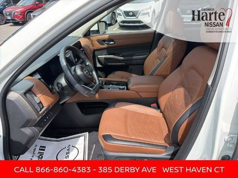 Certified 2023 Nissan Pathfinder Platinum AWD/4WD image 12