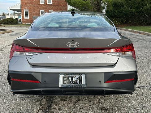 Used 2024 Hyundai Elantra Limited image 5