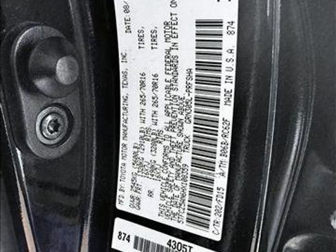 Used 2017 Toyota Tacoma TRD Off-Road w/ Premium & Technology Package image 21