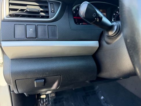 Used 2015 Toyota Camry SE w/ Moonroof Package FWD image 22